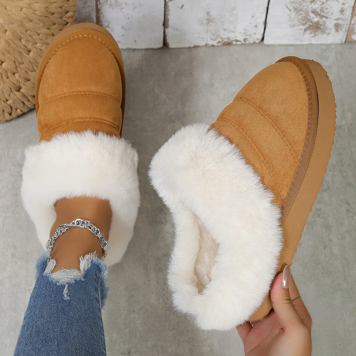 Women's winter plush slippers in solid colour, thick cotton sole with chunky heel, rubber outsole