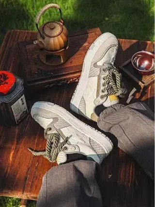 Green star-pattern low-top casual shoes with lace-up front and thick rubber sole.