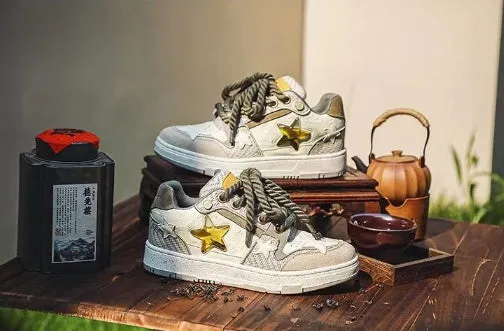 Green star-pattern low-top casual shoes with lace-up front and thick rubber sole.