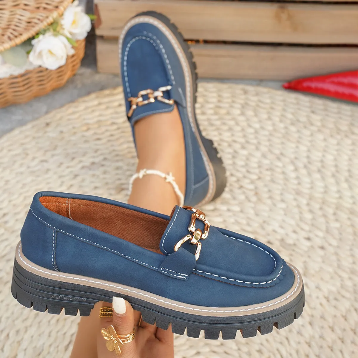 Women's flat bottom loafers with a thick platform heel in a solid colour, PU upper, and round toe shape.