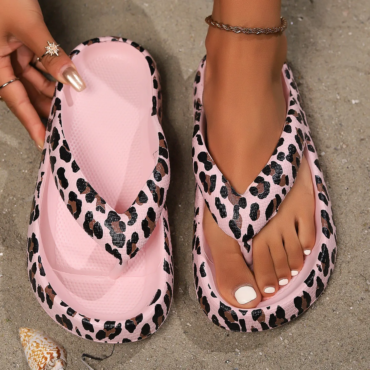Women's thick-soled EVA flip-flops in various colours with herringbone toe holder