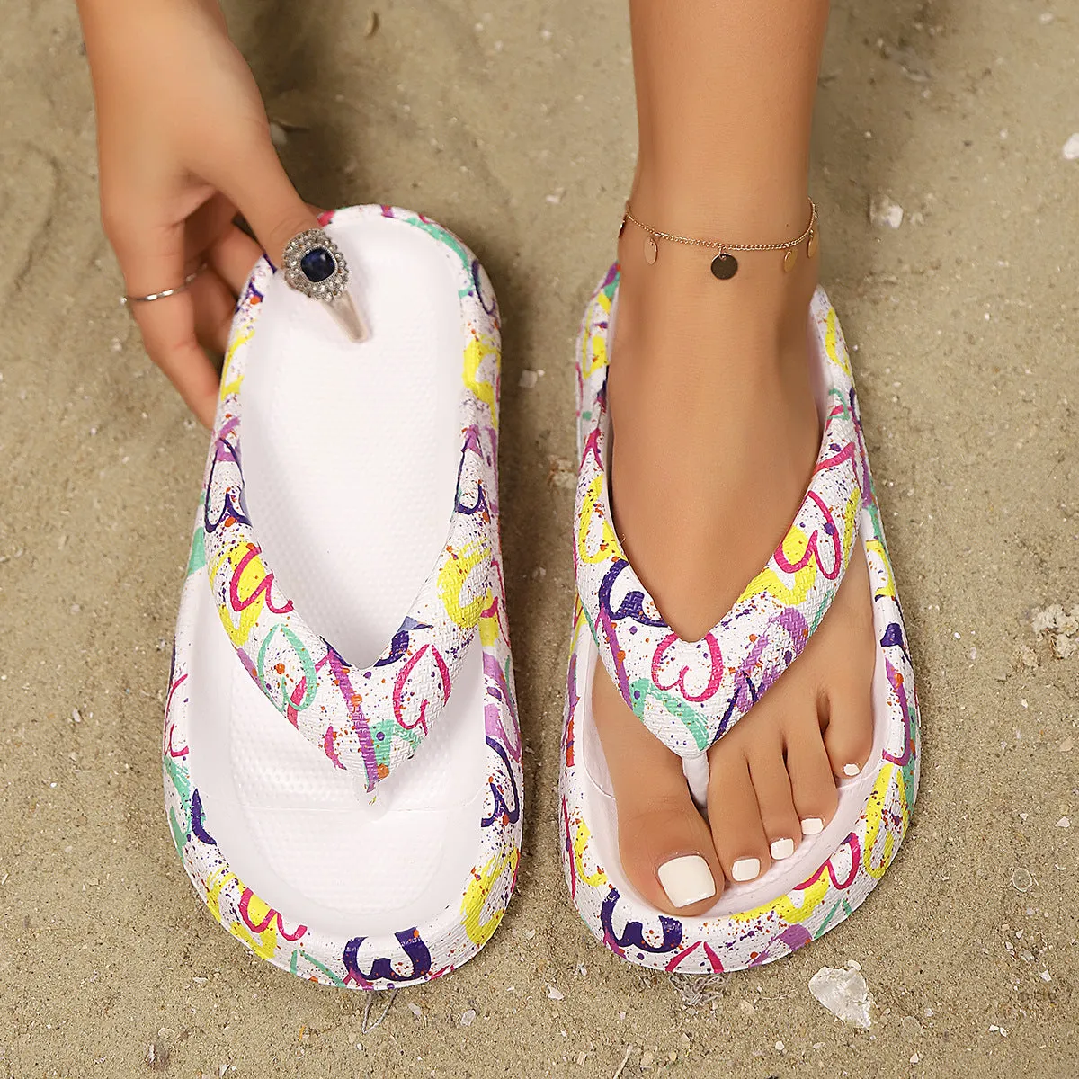 Women's thick-soled EVA flip-flops in various colours with herringbone toe holder