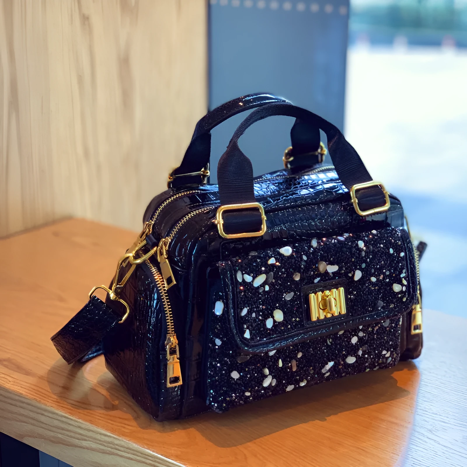 Large capacity black cowhide shoulder bag with diamond pattern for women, suitable for leisure travel and casual daily use.