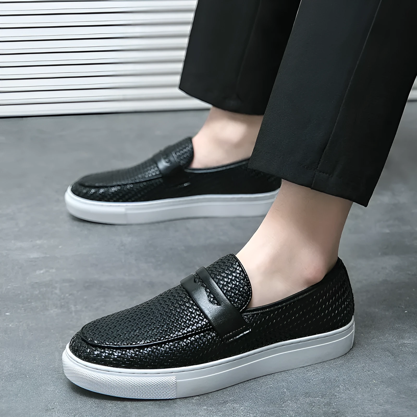 Korean style men's casual flat shoes brown artificial PU upper with sewing line detail