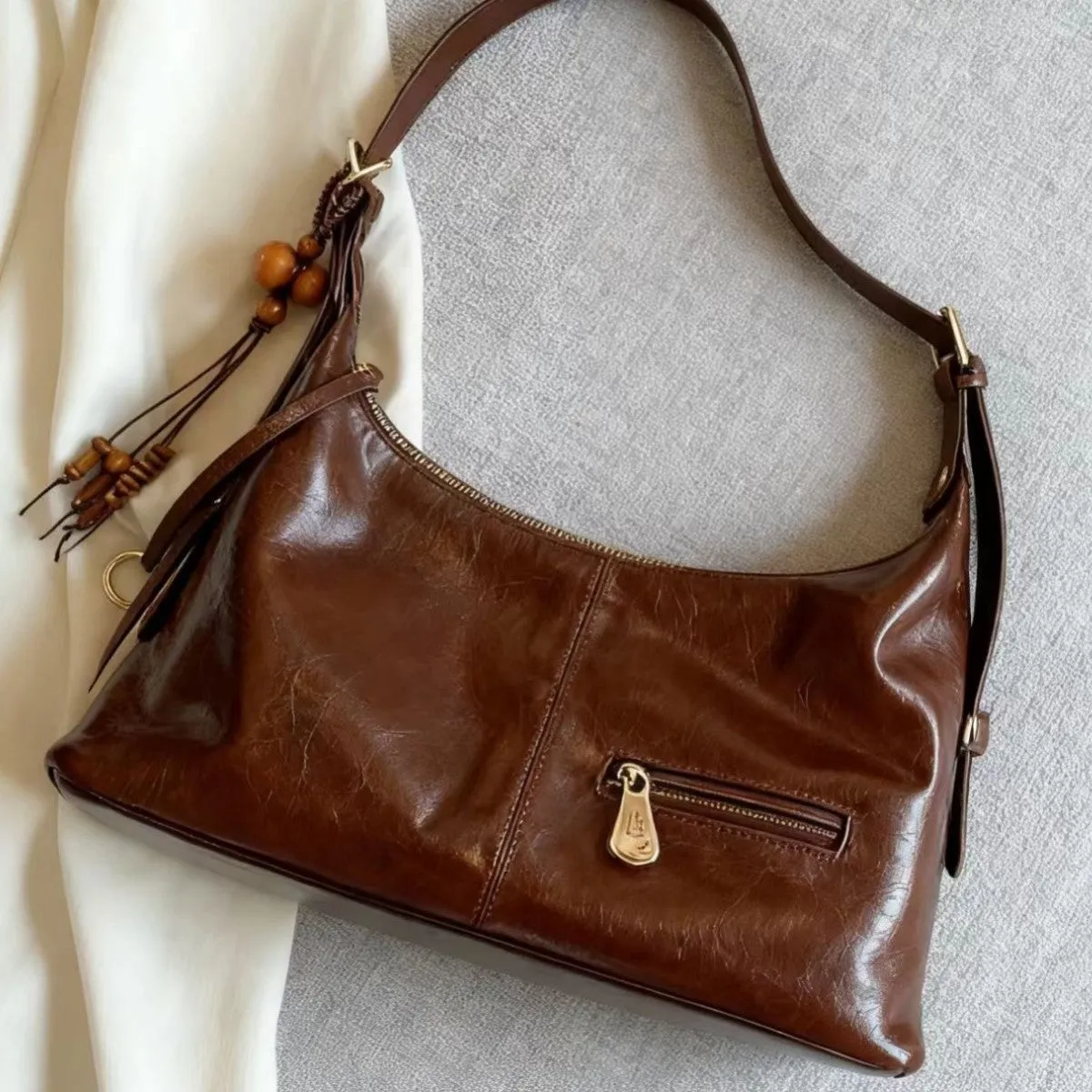 Large capacity women's PU shoulder tote bag in sugar brown, horizontal square shape, on a plain background