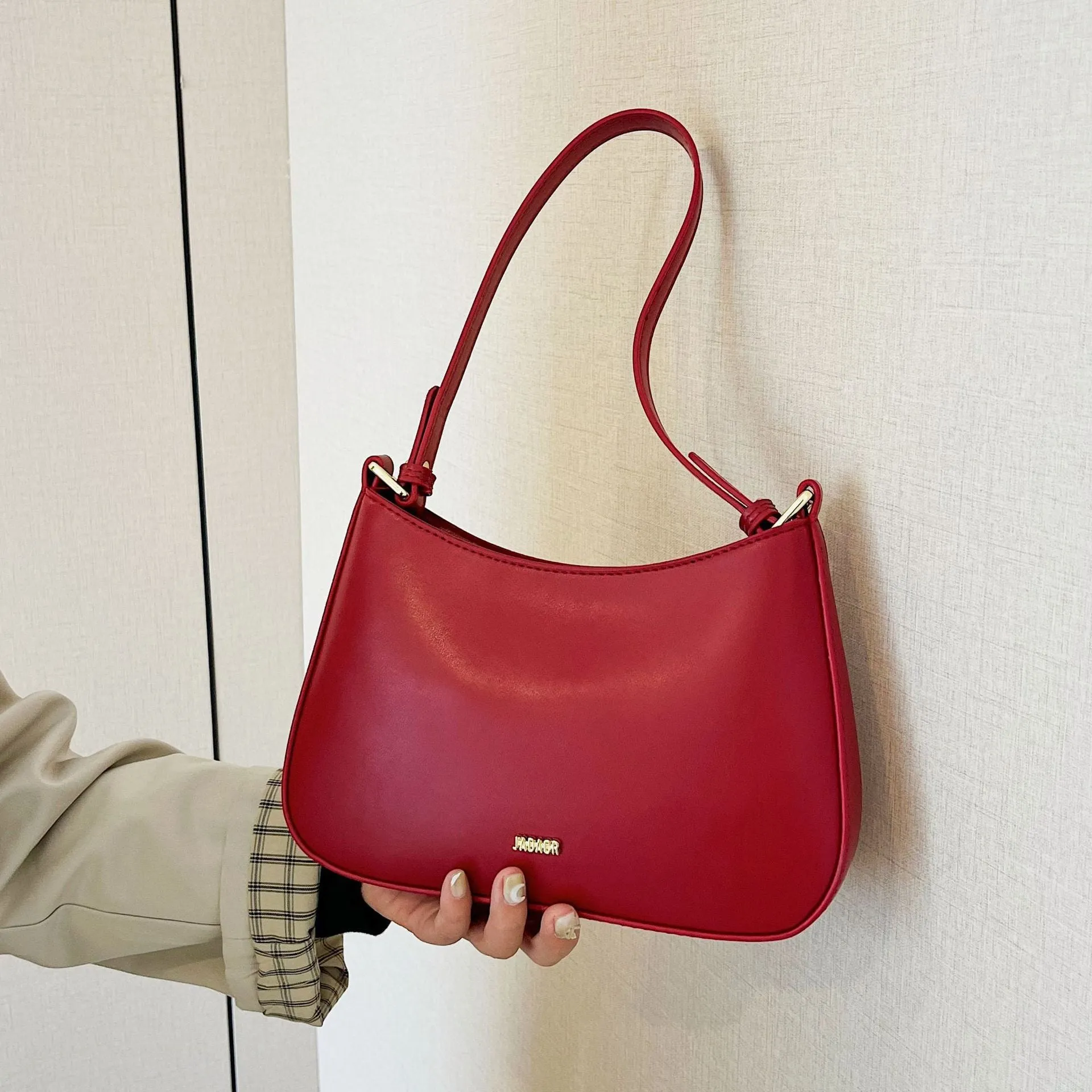 Retro women's cross-body underarm bag in PU leather, horizontal square shape, 25cm width, five colour options: black, caramel, khaki, white, wine red