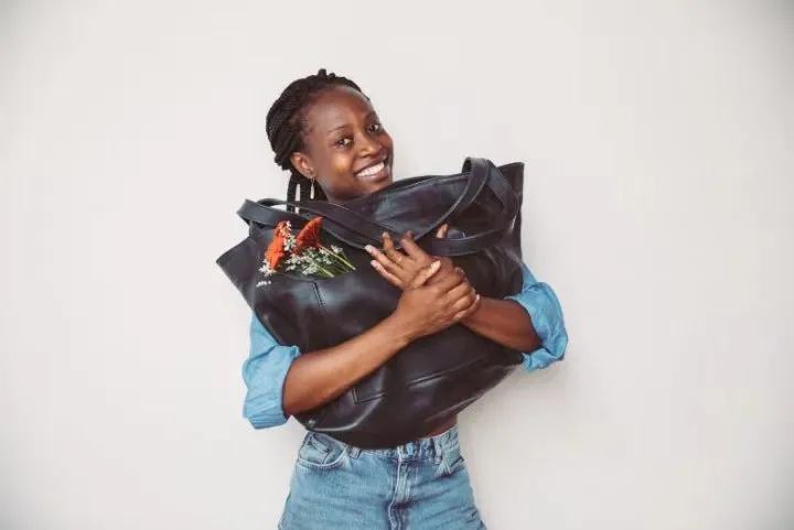 Women's PU shoulder handbag square vertical shape zipper pocket vintage sewing line detail brown black