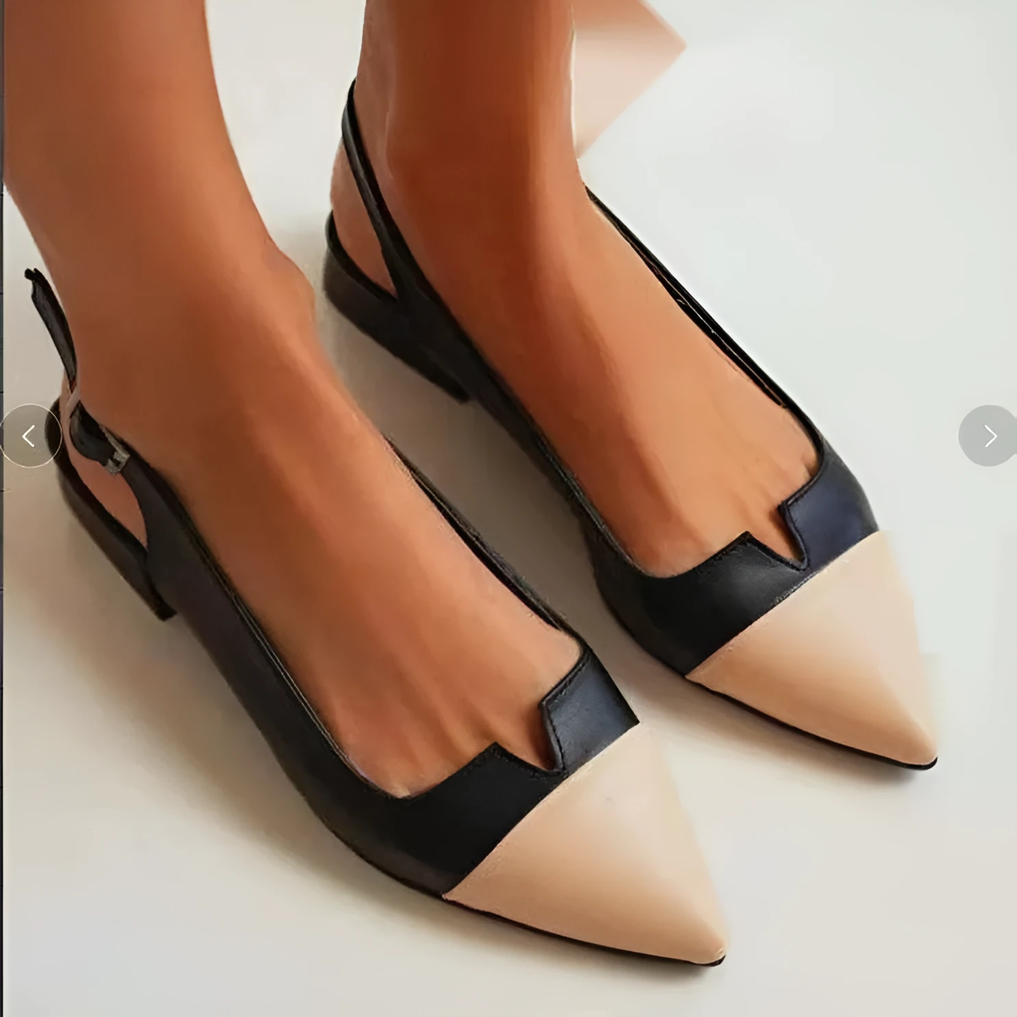 Women's pointed flat bottom low heel pumps in colour-matched design with chunky heel and wool lining