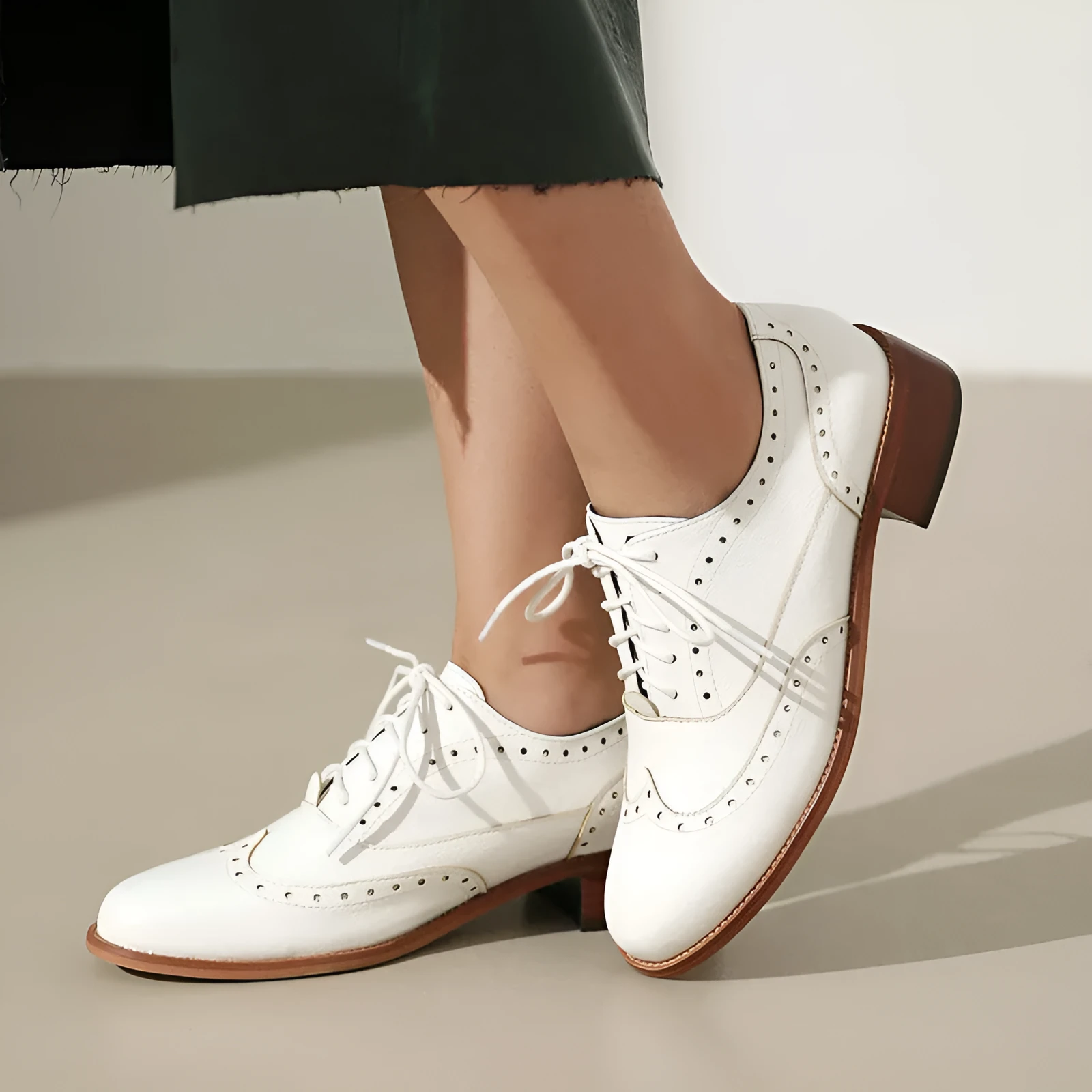 British retro Oxfords casual shoes for women, low platform heel, lace-up, rubber sole, black colour