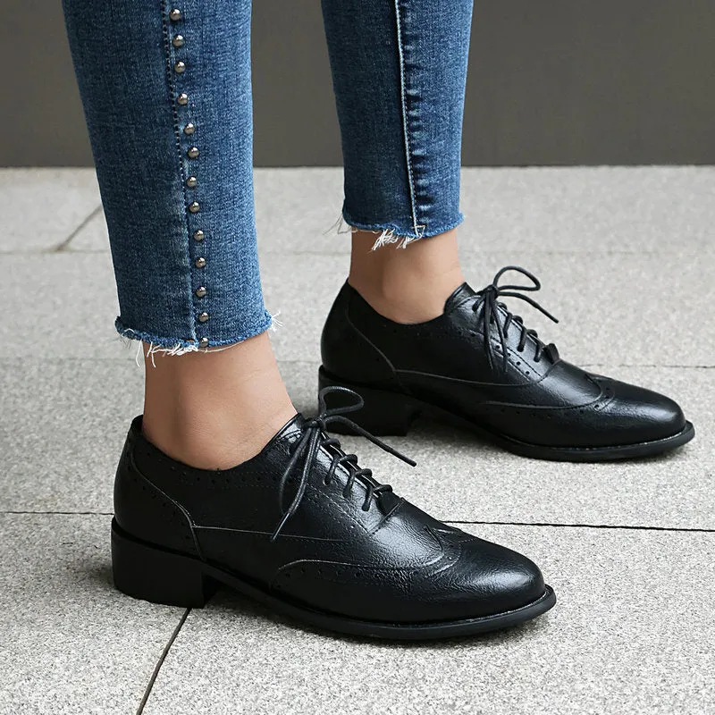 British retro Oxfords casual shoes for women, low platform heel, lace-up, rubber sole, black colour