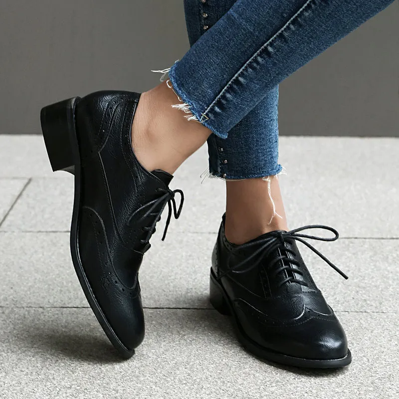 British retro Oxfords casual shoes for women, low platform heel, lace-up, rubber sole, black colour