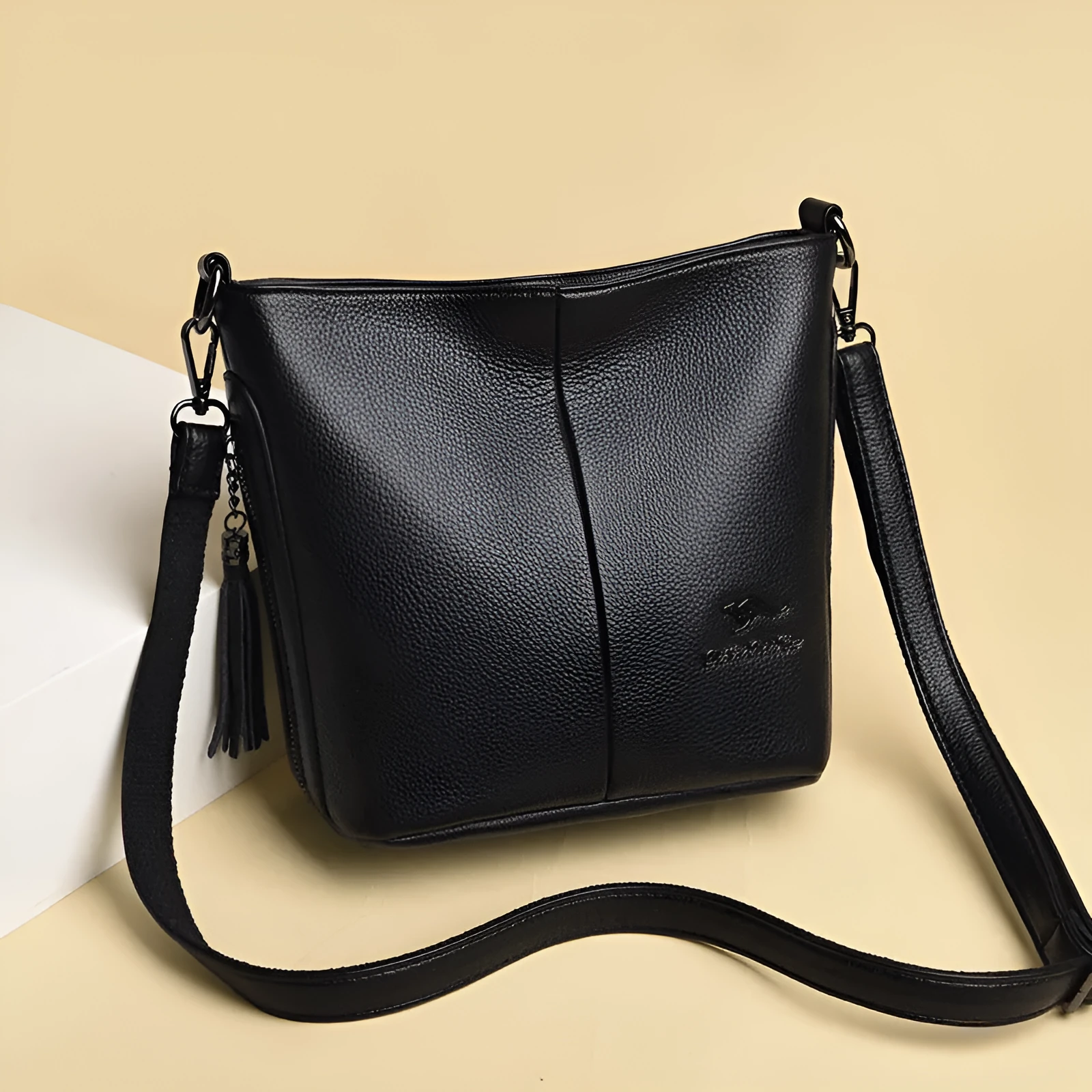 Women's large capacity soft PU leather bucket bag in five colours red green blue black yellow with slit pocket