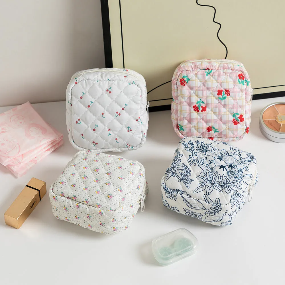 Cute Change women's key storage bag in a floral print made from breathable polyester fabric.