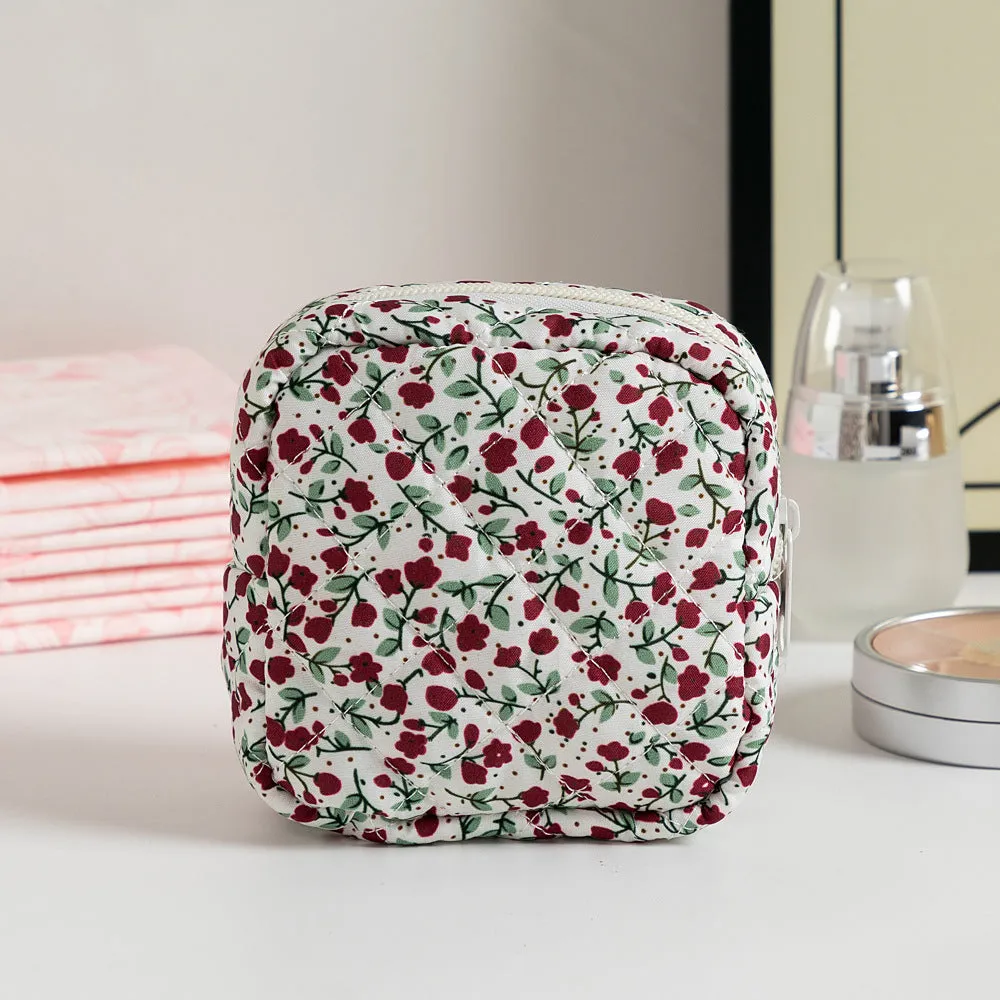 Cute Change women's key storage bag in a floral print made from breathable polyester fabric.