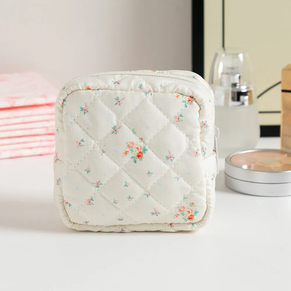 Cute Change women's key storage bag in a floral print made from breathable polyester fabric.