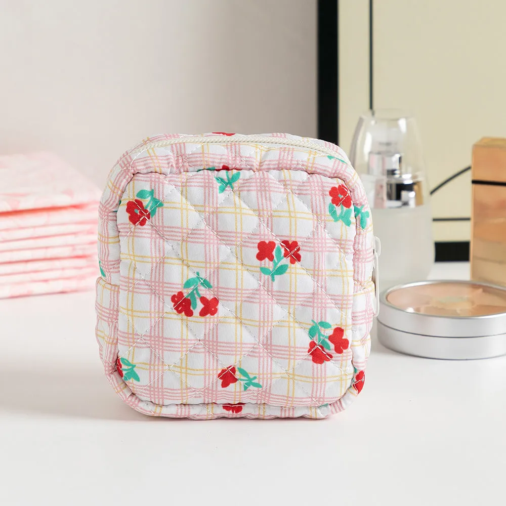 Cute Change women's key storage bag in a floral print made from breathable polyester fabric.