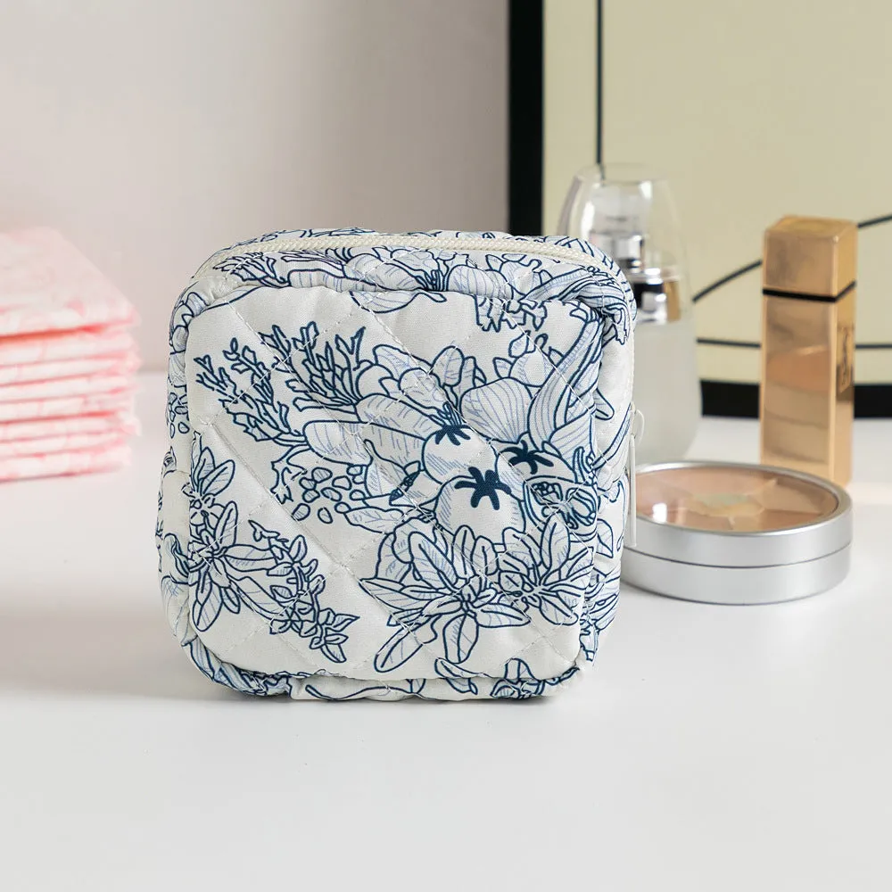 Cute Change women's key storage bag in a floral print made from breathable polyester fabric.