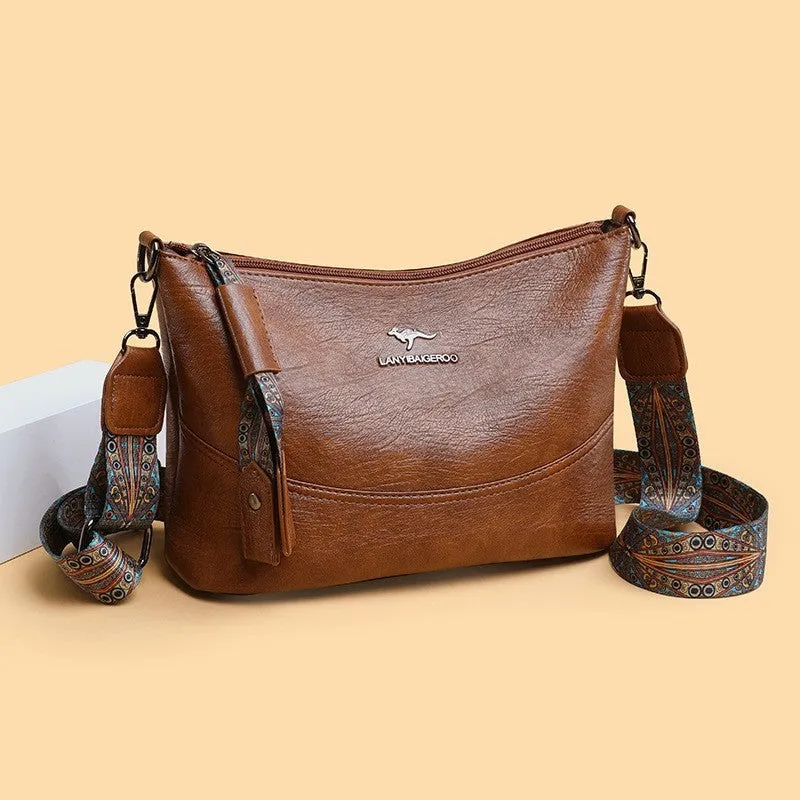 Women's bucket bag in PU leather, crossbody style, outer pocket, black colour, horizontal square shape