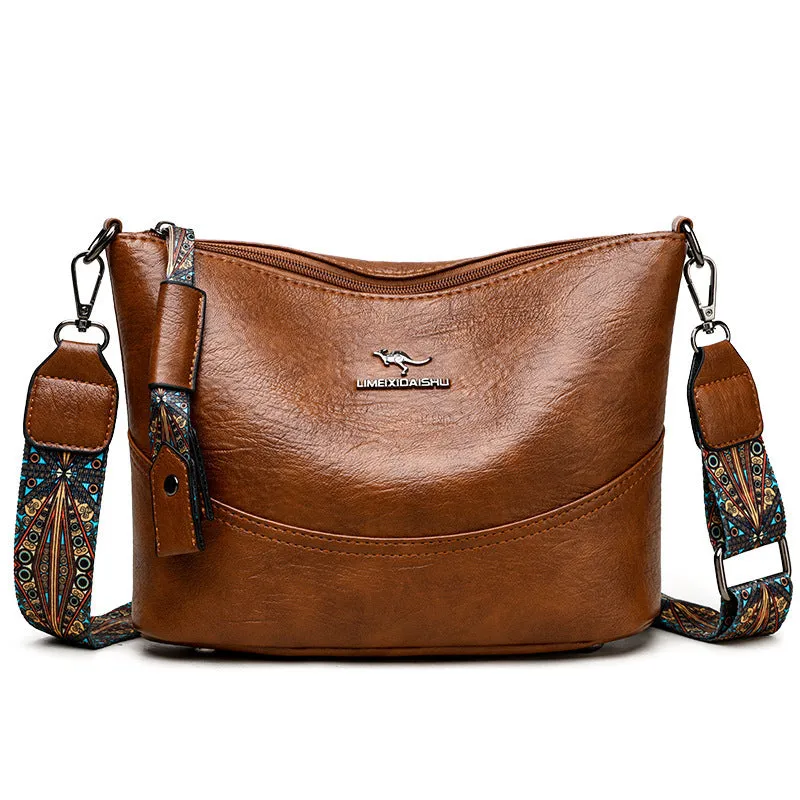 Women's bucket bag in PU leather, crossbody style, outer pocket, black colour, horizontal square shape