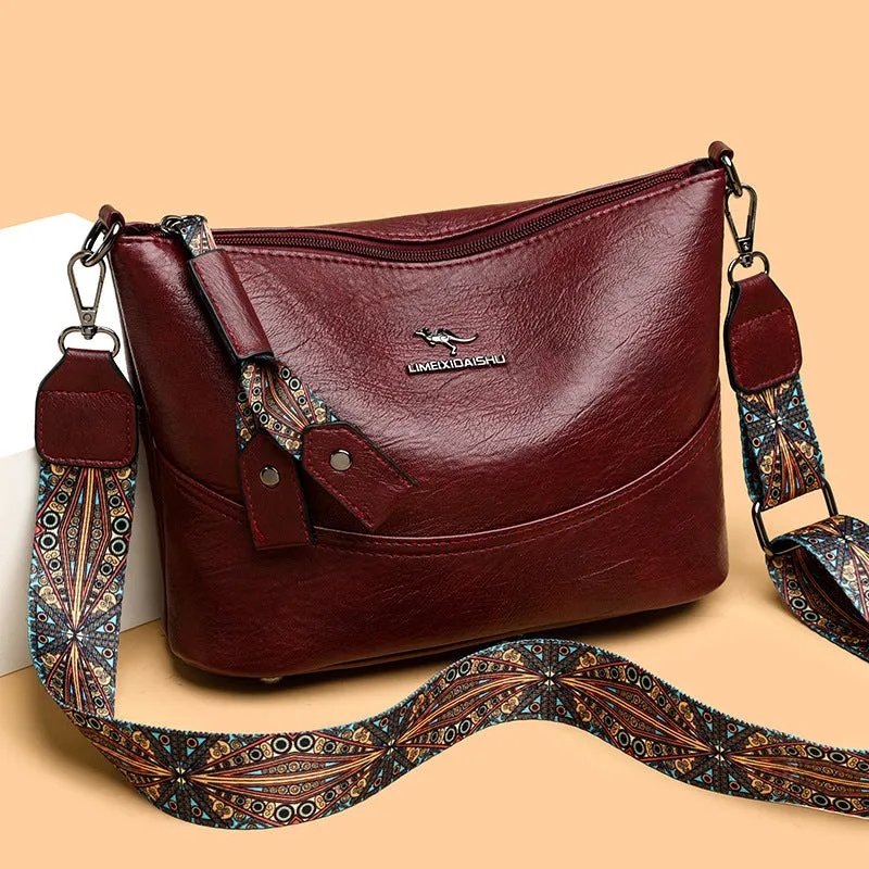Women's bucket bag in PU leather, crossbody style, outer pocket, black colour, horizontal square shape