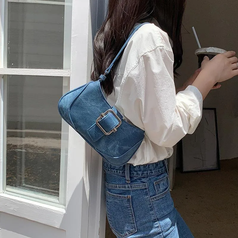Retro underarm baguette bag in PU with high-grade stitching, sandwich pocket, and phone pocket