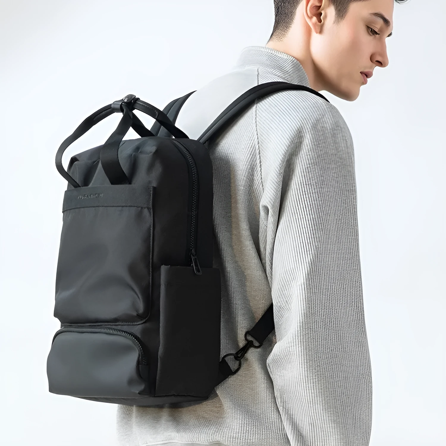 Elegant black Oxford cloth computer backpack with a capacity of 20-35 litres.