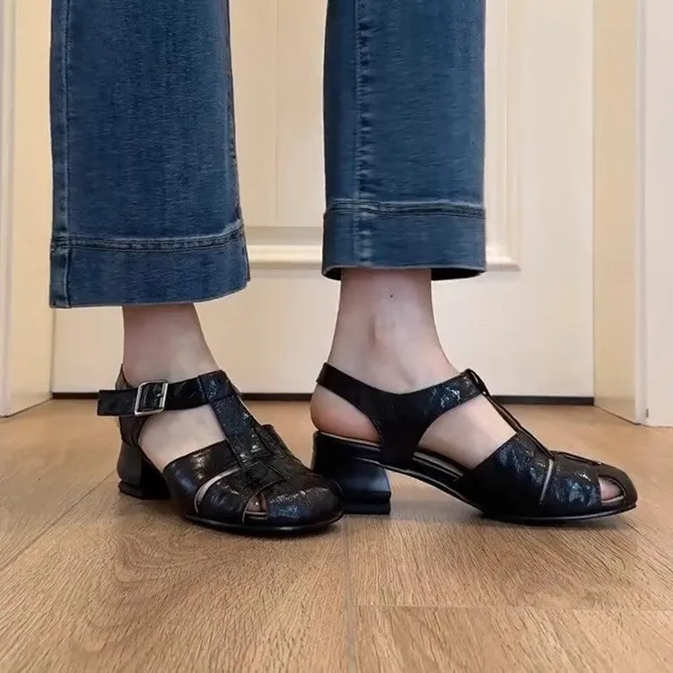 Women's woven Roman shoes with round toe and buckle in apricot and black colours on display