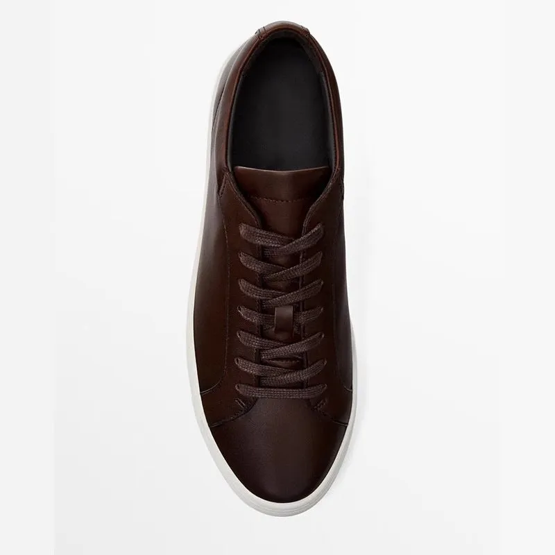 Simple lace leather casual sneakers with flat bottom, low top, available in black leather and other colours