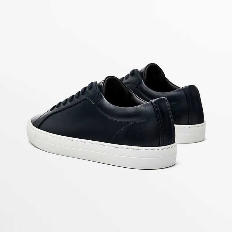 Simple lace leather casual sneakers with flat bottom, low top, available in black leather and other colours