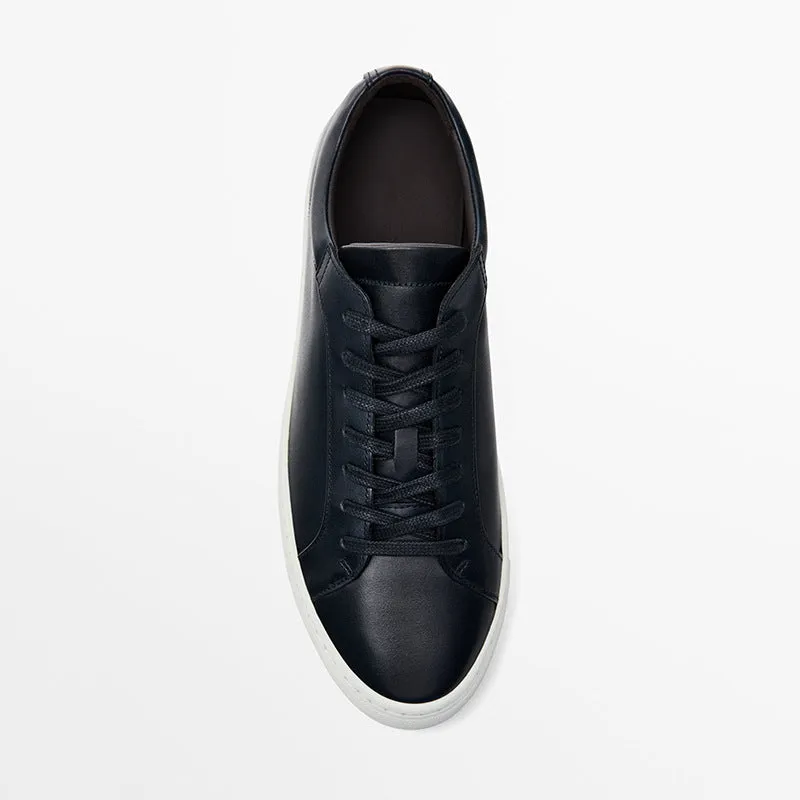 Simple lace leather casual sneakers with flat bottom, low top, available in black leather and other colours