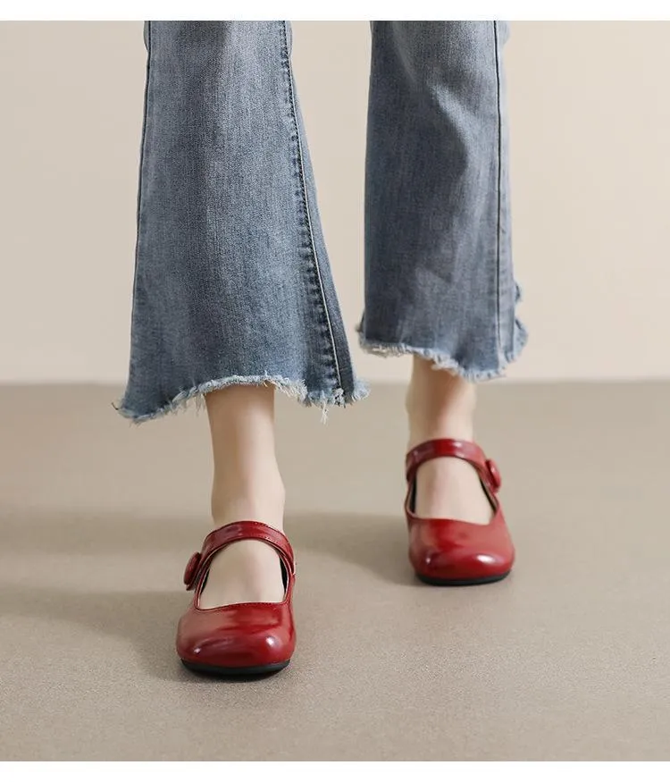 Women's flat shoes in solid colour with microfiber upper, red and apricot options