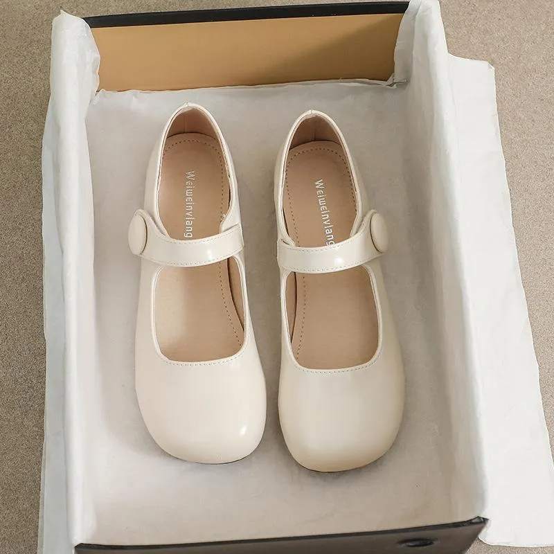 Women's flat shoes in solid colour with microfiber upper, red and apricot options
