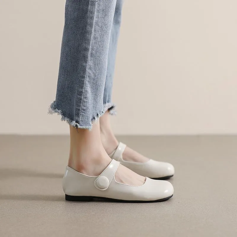 Women's flat shoes in solid colour with microfiber upper, red and apricot options