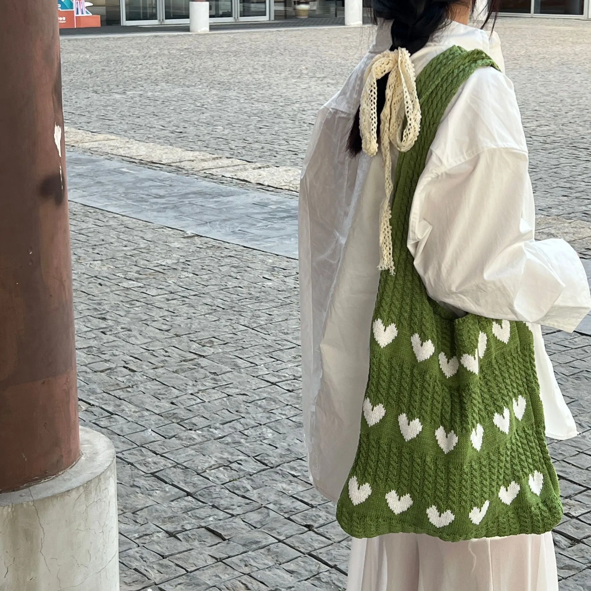 Hand-woven hollow shoulder bag in cotton and linen, beige colour, open pocket design with double straps