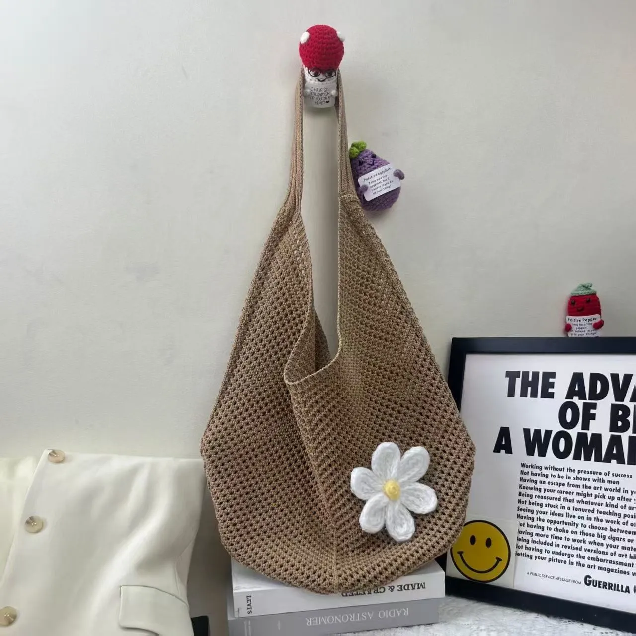 Hand-woven hollow shoulder bag in cotton and linen, beige colour, open pocket design with double straps