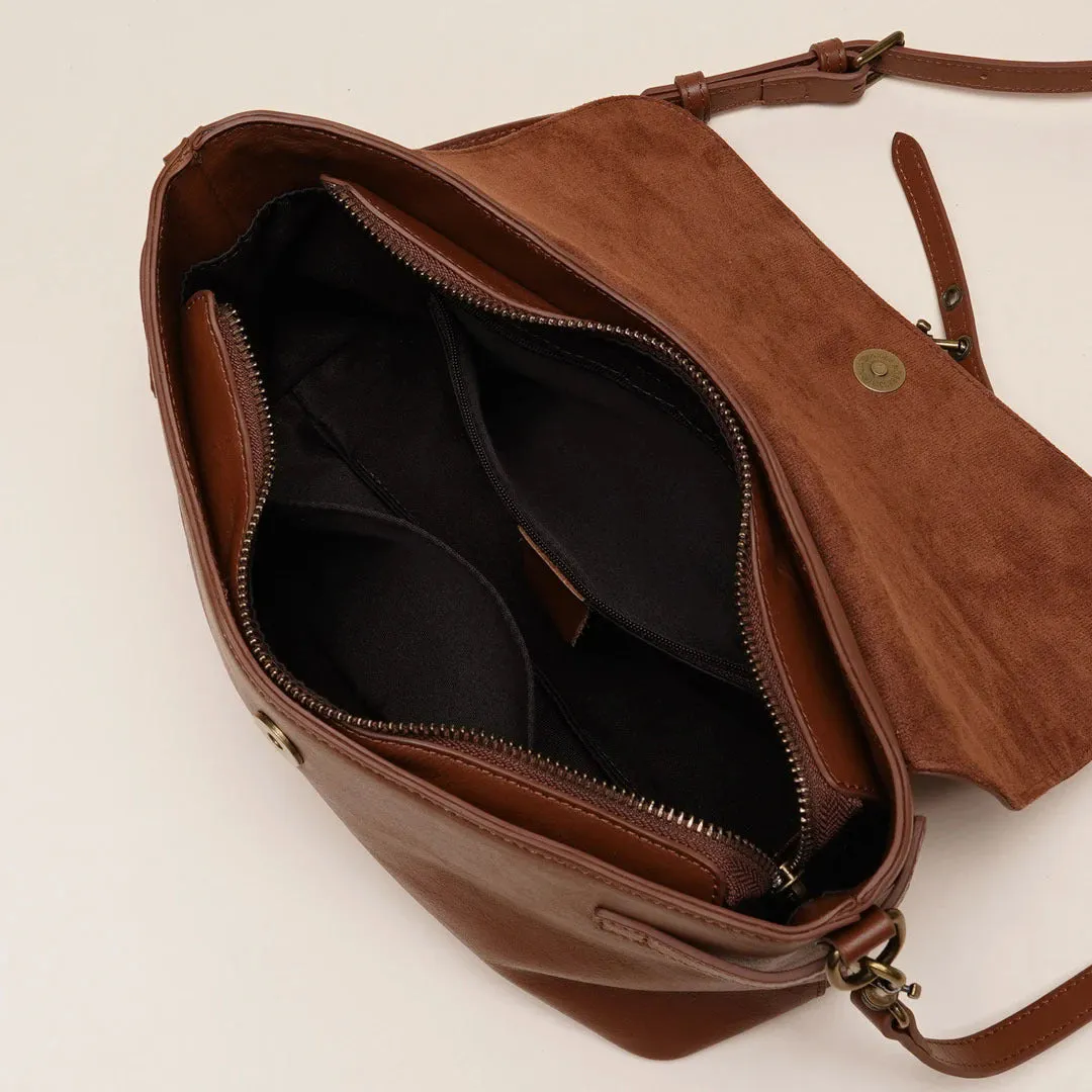 Genuine leather crossbody bag in Sugar Brown with sewing thread detail and clamshell opening