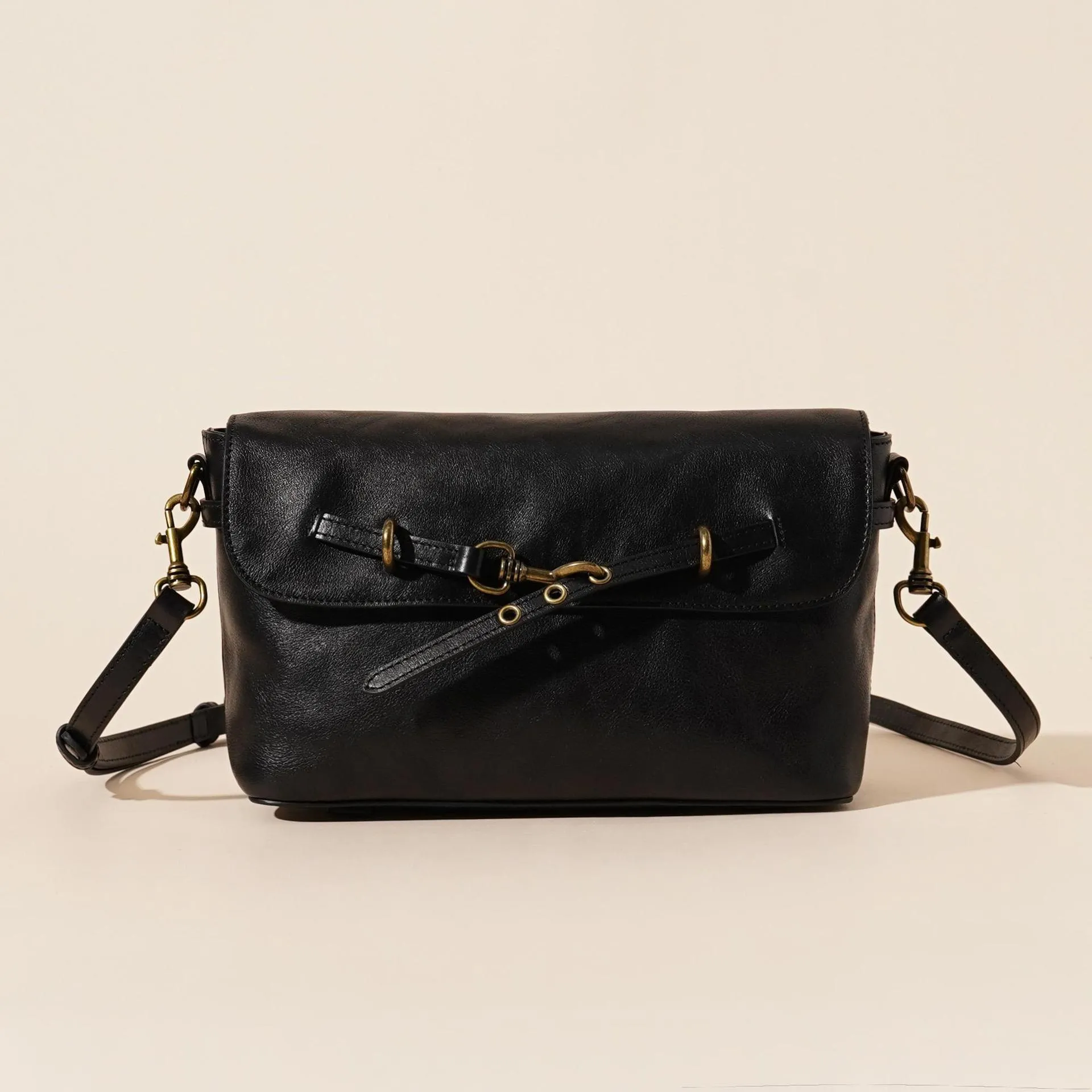 Genuine leather crossbody bag in Sugar Brown with sewing thread detail and clamshell opening