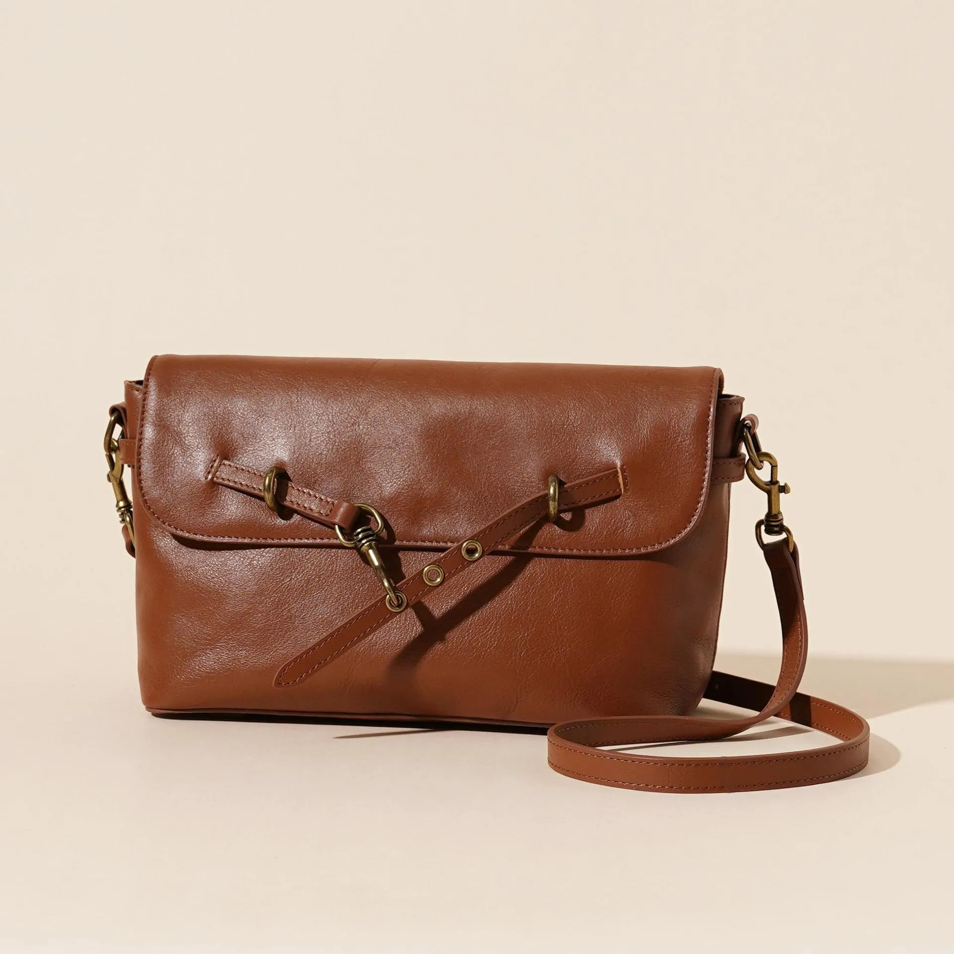 Genuine leather crossbody bag in Sugar Brown with sewing thread detail and clamshell opening