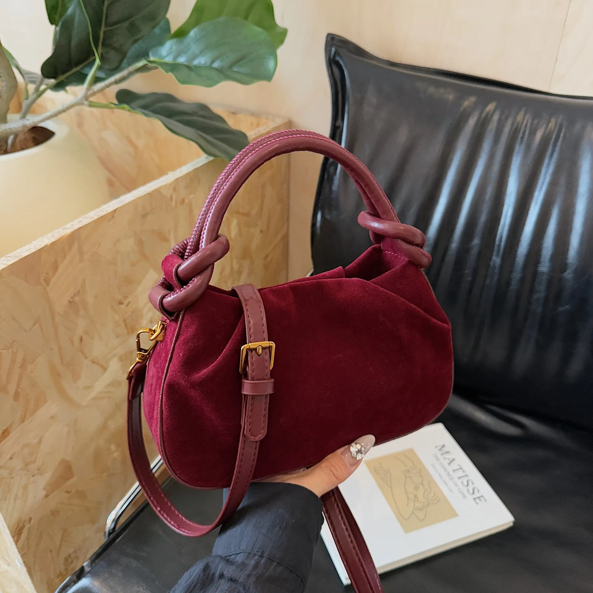 Trendy retro Korean style women's PU flap bag with letter stitching in black, horizontal square shape