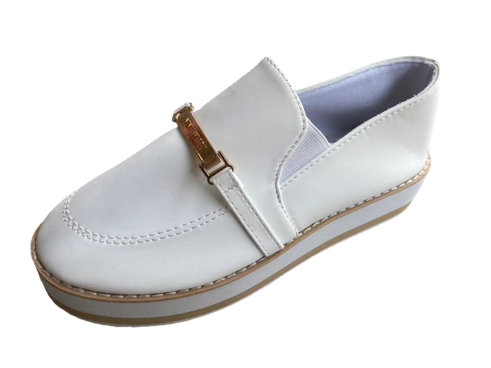 Women's black slip-on flat platform sneakers with round toe and low heel