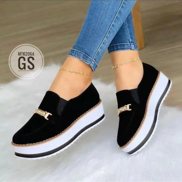 Women's black slip-on flat platform sneakers with round toe and low heel