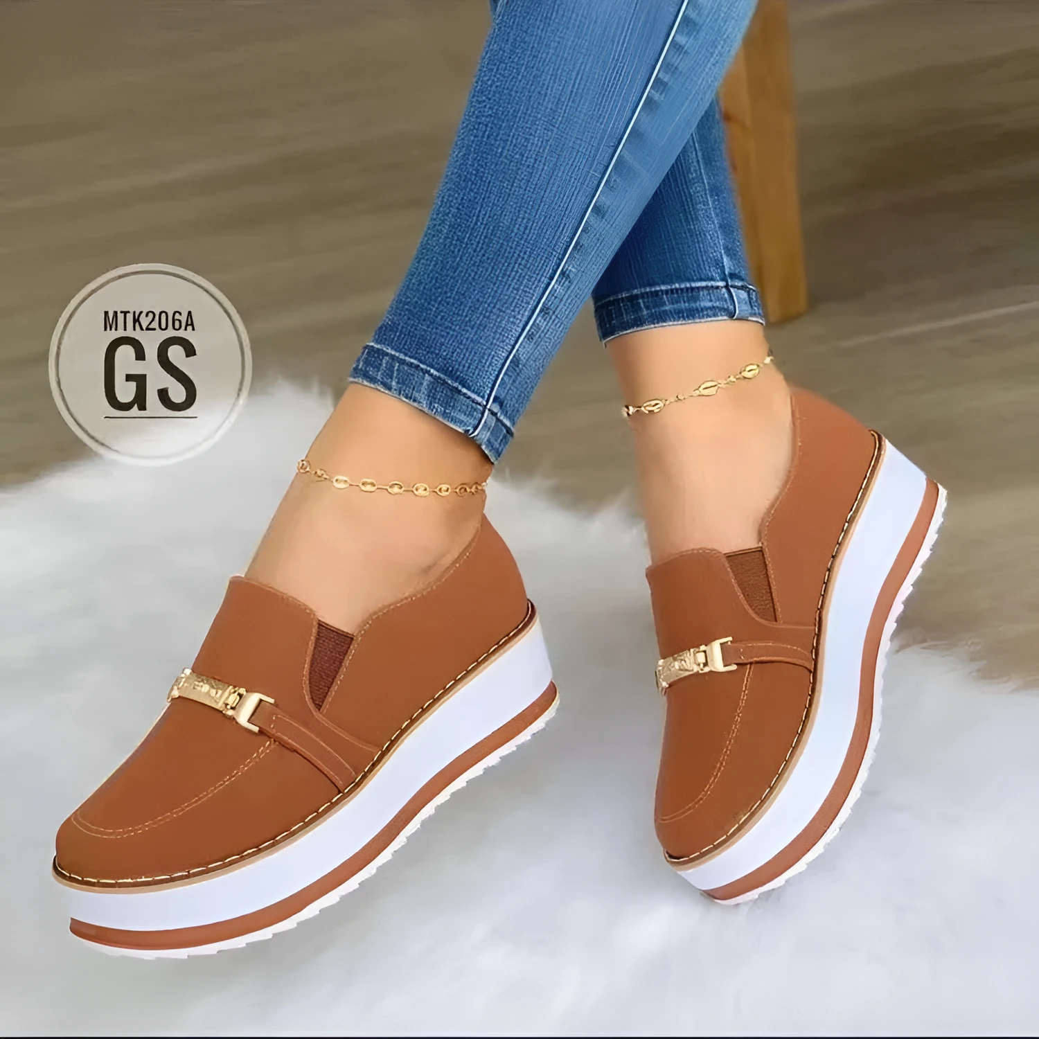Women's black slip-on flat platform sneakers with round toe and low heel