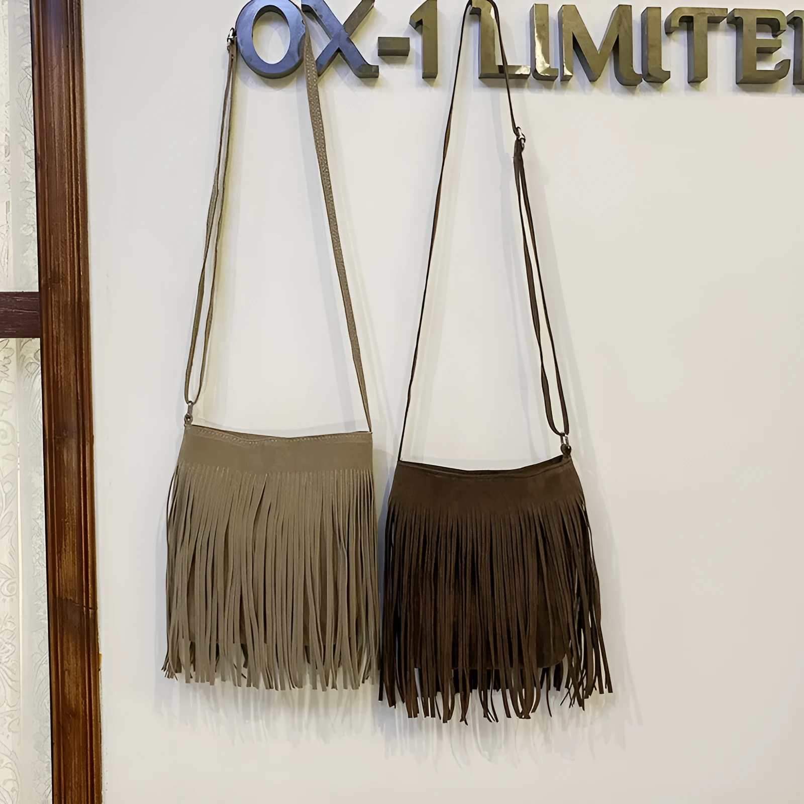 Canvas shoulder bag with tassel decoration in literary style, square vertical shape, available in multiple colours
