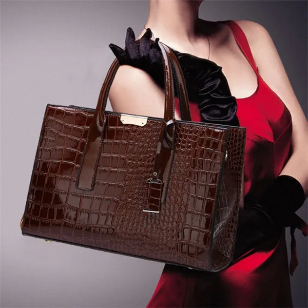 Women's solid colour diagonal cross body stone tote bag in black, 25x29x10cm, PU fabric with crocodile pattern