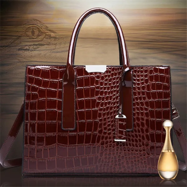 Women's solid colour diagonal cross body stone tote bag in black, 25x29x10cm, PU fabric with crocodile pattern