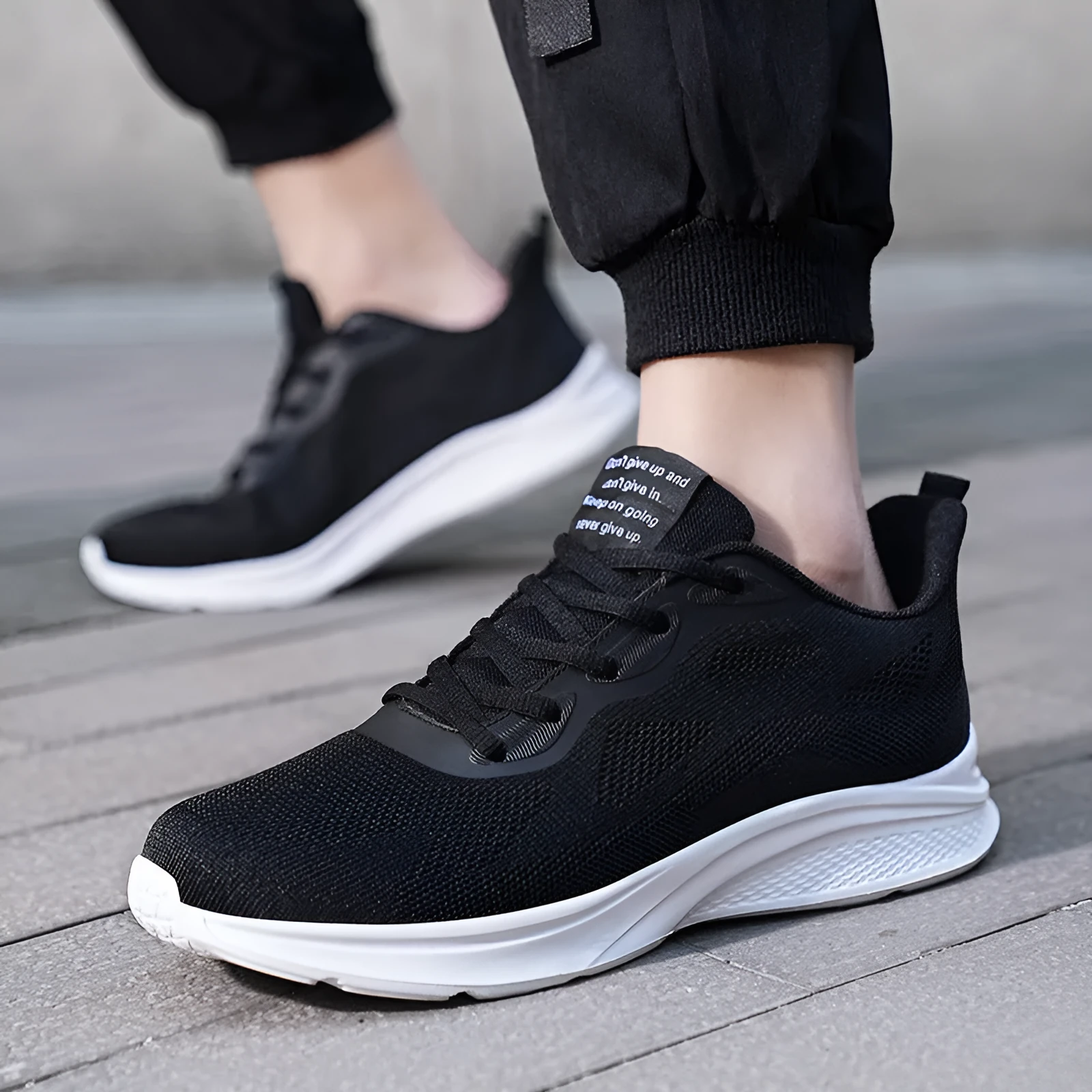Men's lace-up running shoes with mesh upper, low-top platform sole, solid colour design, spring casual wear