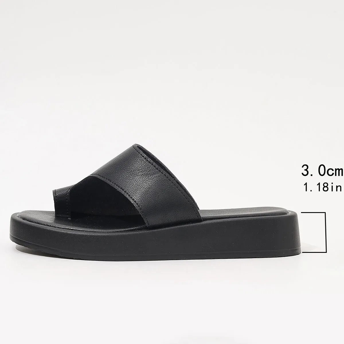 Women's thick-soled clip toe flat slippers in black with round toe and PU upper
