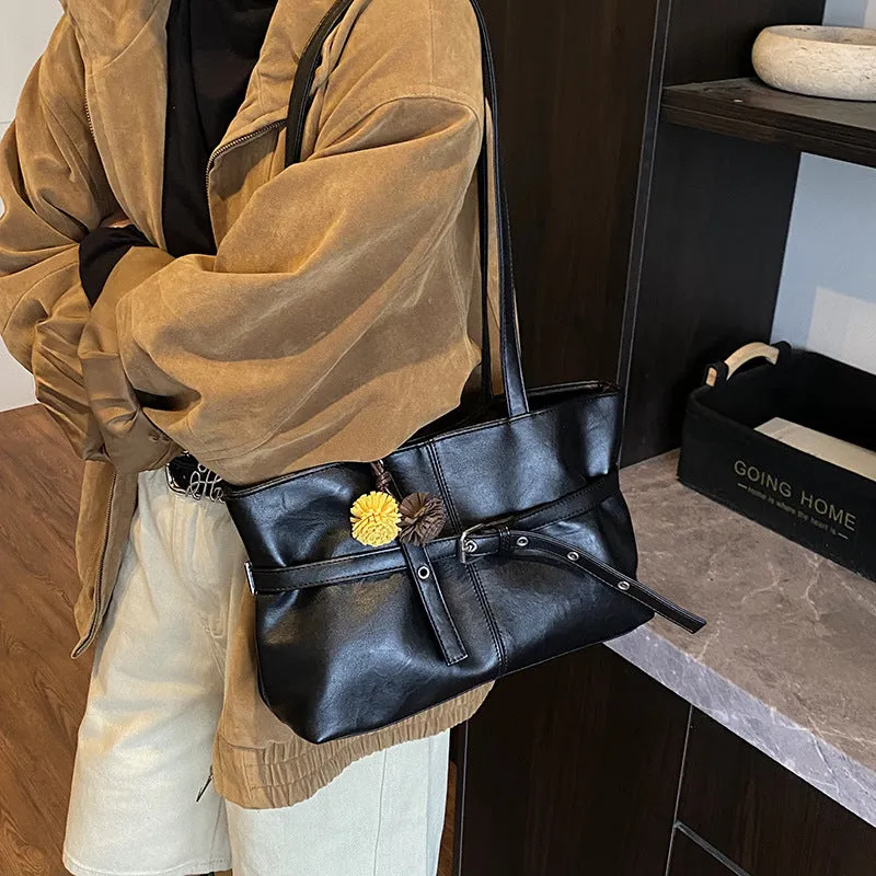 One-shoulder underarm retro commuter tote bag in Black PU with spliced detail and pendant