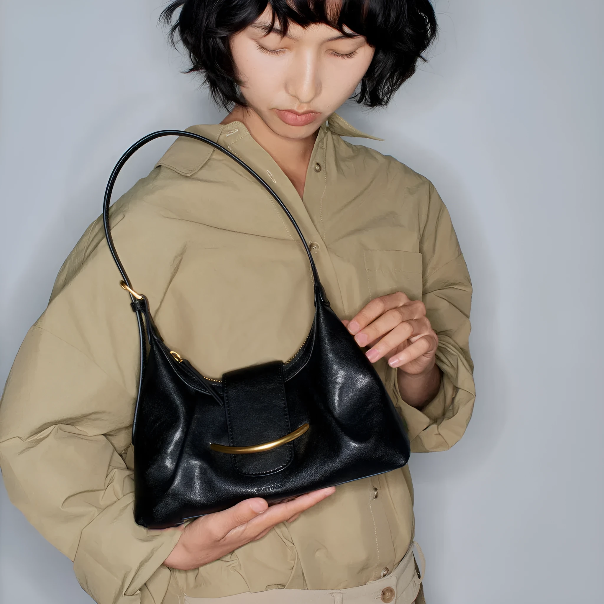 Genuine leather crossbody tote bag for women in beige, 26x11x20.5cm, with sandwich pocket and sewing line details