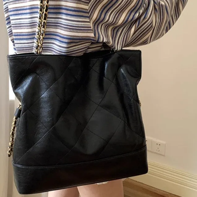 Special design large capacity black PU shoulder handbag with diamond chain detail and double straps